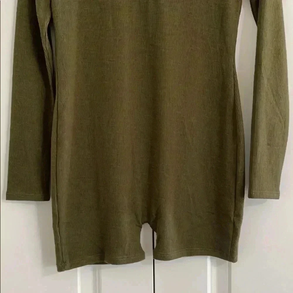 Popular 21 Ribbed Bodycon Romper NWOT​​